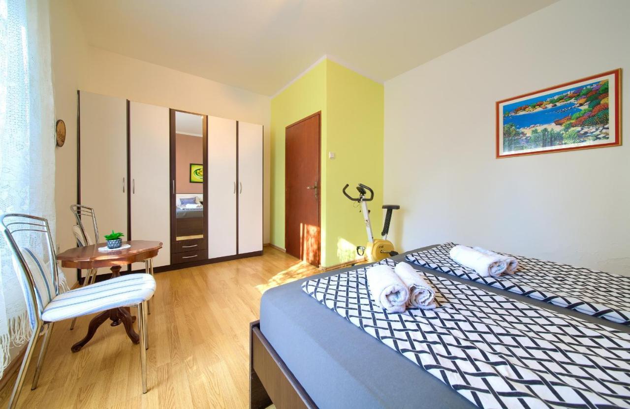 Apartments Petra Крк Екстер'єр фото