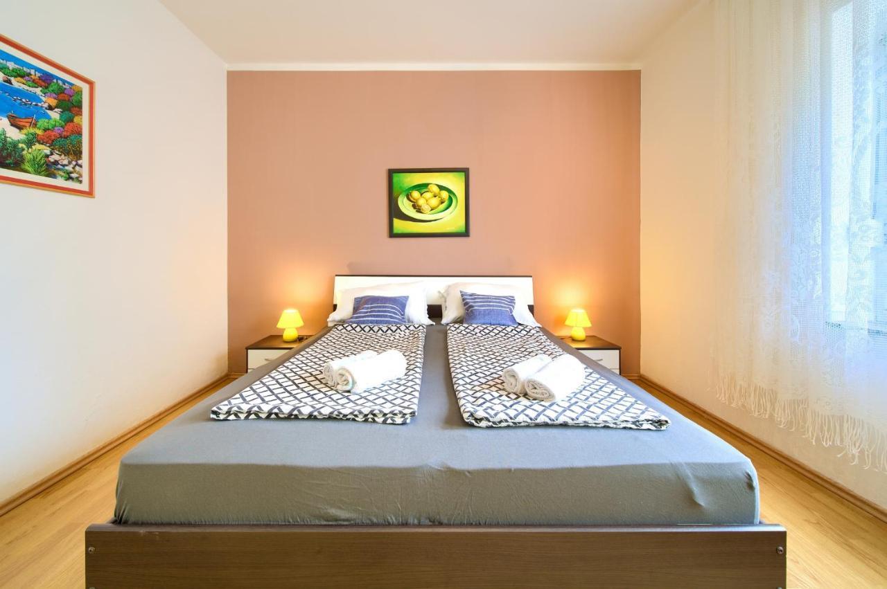 Apartments Petra Крк Екстер'єр фото