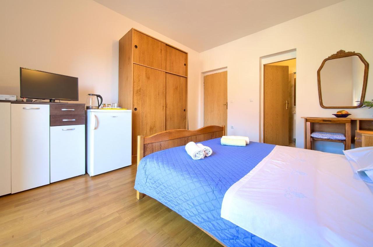 Apartments Petra Крк Екстер'єр фото