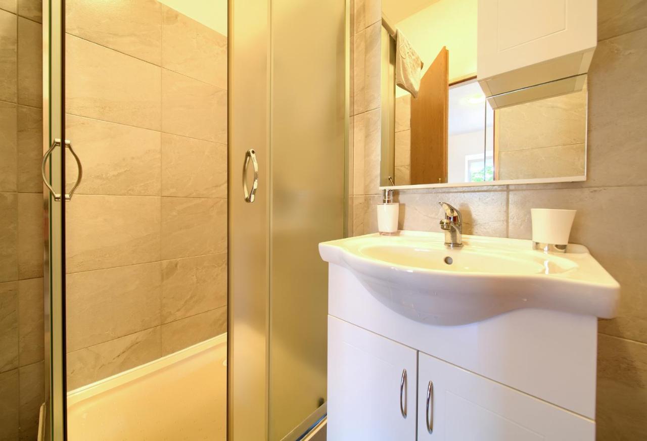Apartments Petra Крк Екстер'єр фото