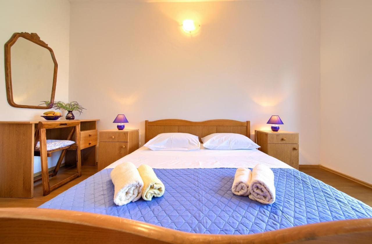 Apartments Petra Крк Екстер'єр фото