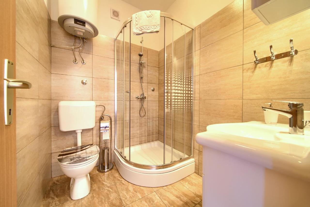 Apartments Petra Крк Екстер'єр фото