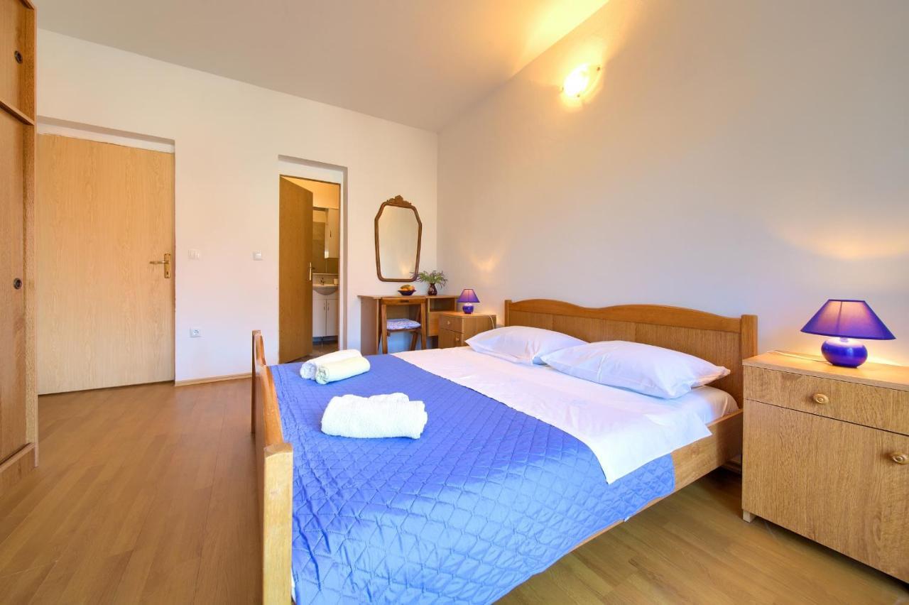 Apartments Petra Крк Екстер'єр фото