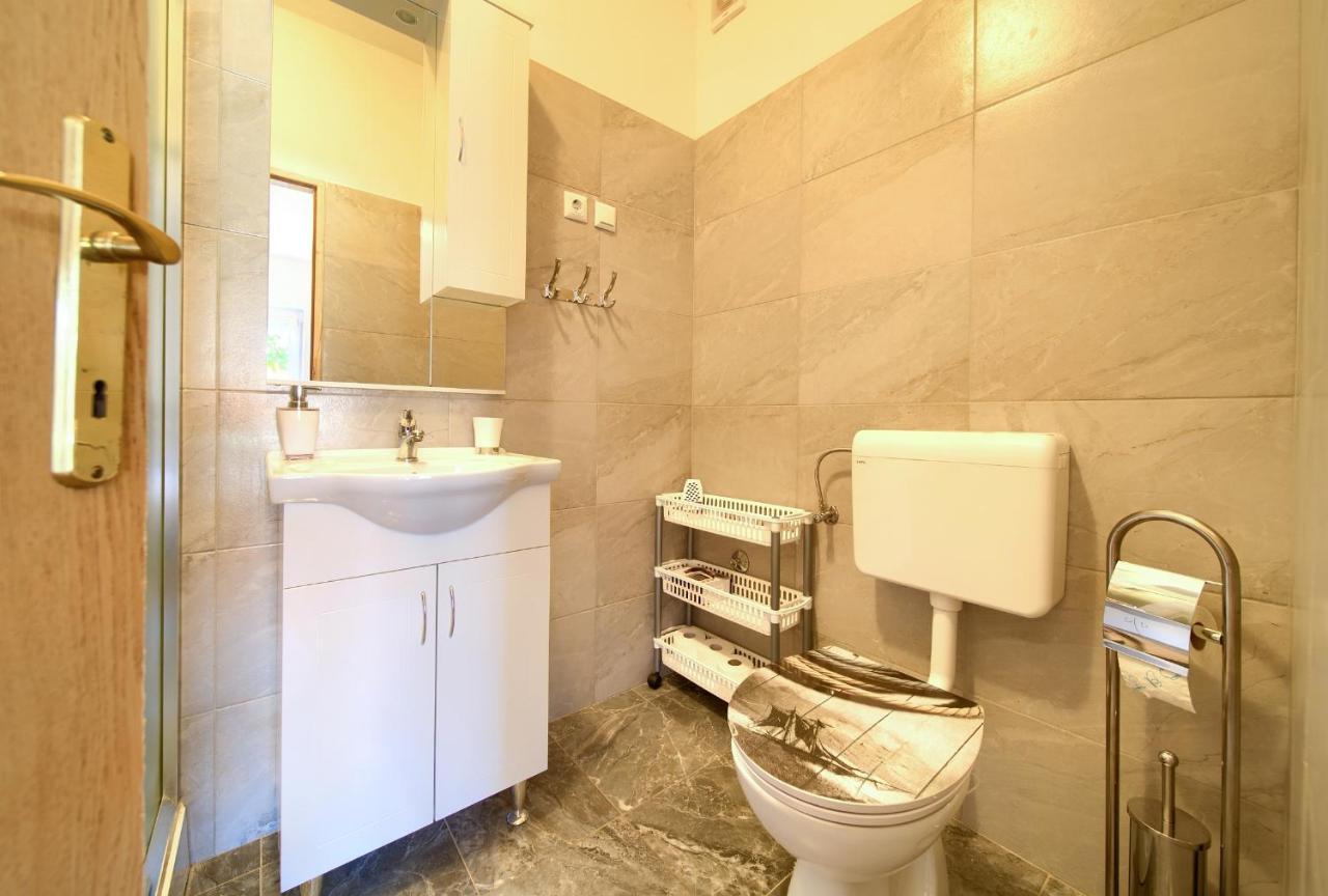Apartments Petra Крк Екстер'єр фото