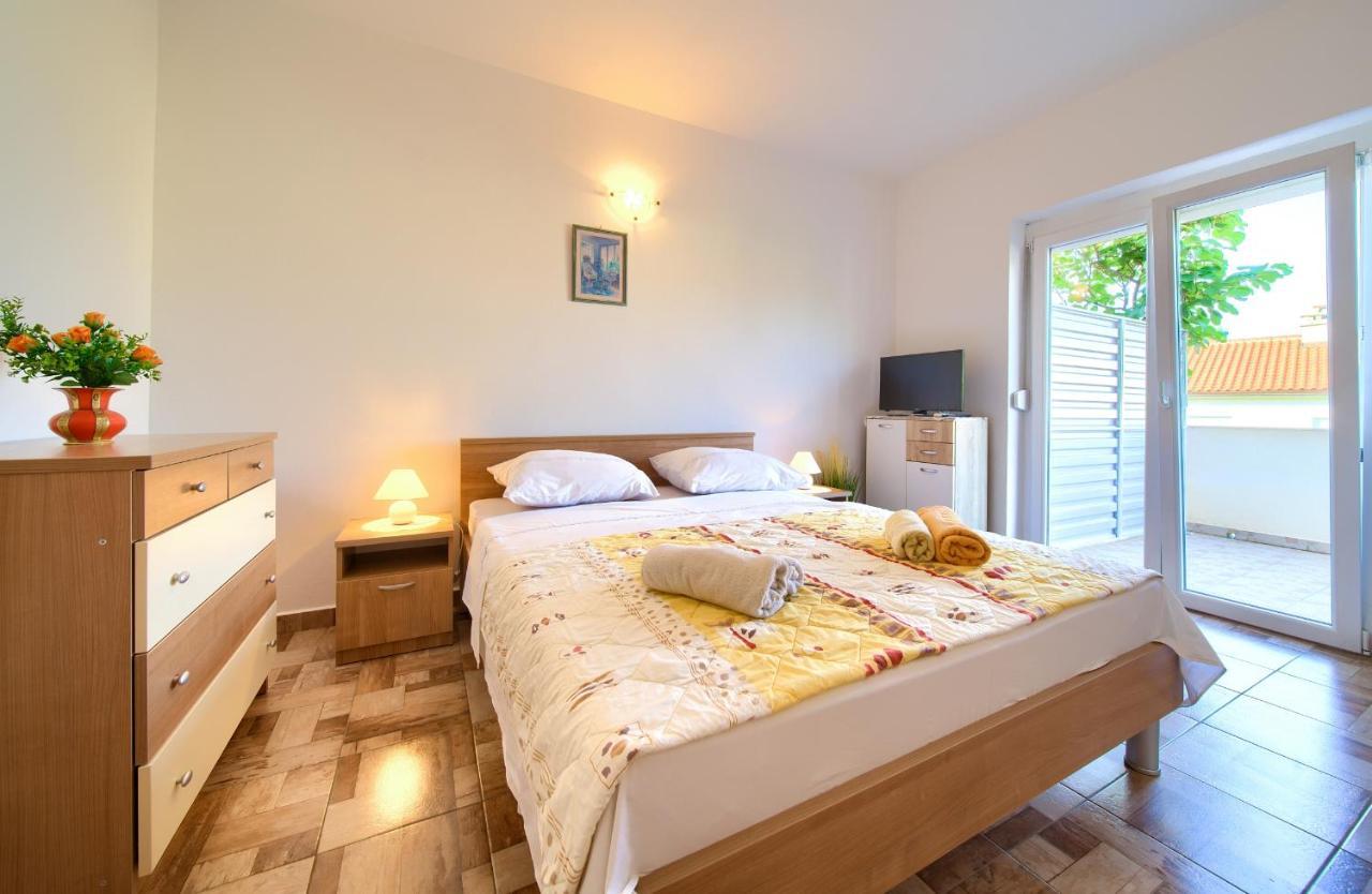 Apartments Petra Крк Екстер'єр фото